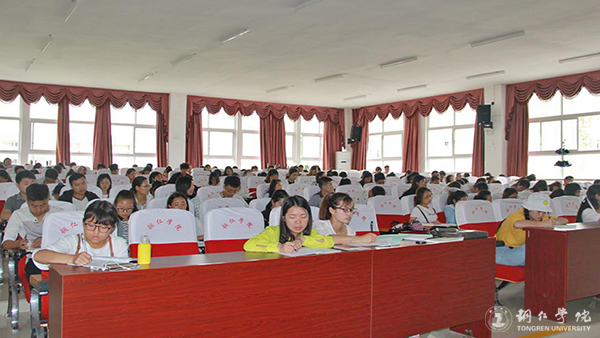 伟德官网道德讲堂举办“道德社会化与志愿服务精神”讲座