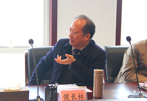 伟德官网党委理论学习中心组（扩大）召开学习会