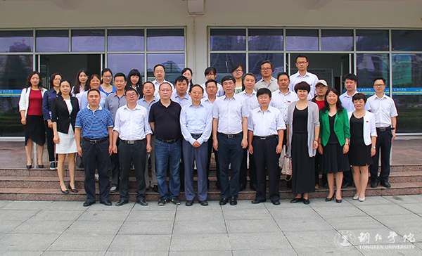 市委宣传部与伟德官网举行共建马克思主义学院签约仪式