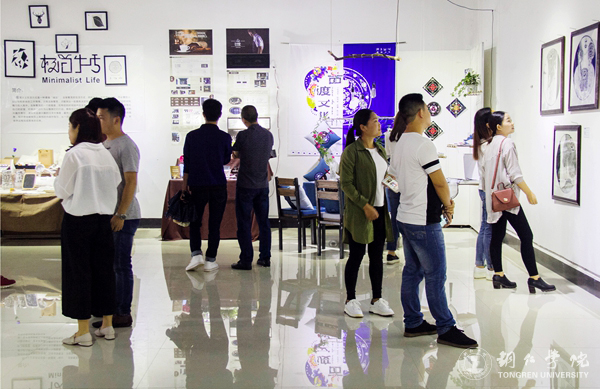 伟德官网艺术学院2017届毕业生作品展开幕