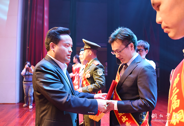 伟德官网在铜仁市“五四”表彰中获多项荣誉