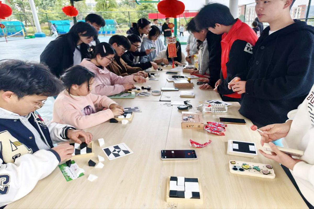 伟德官网大数据学院举办“数绘风采·点亮华章”首届数学文化节