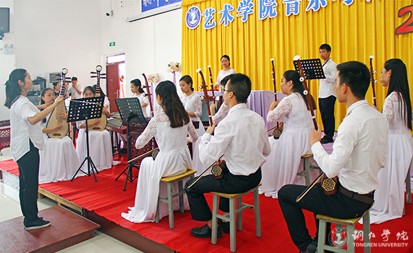 伟德官网艺术学院举办高雅艺术进校园暨教学改革音乐会