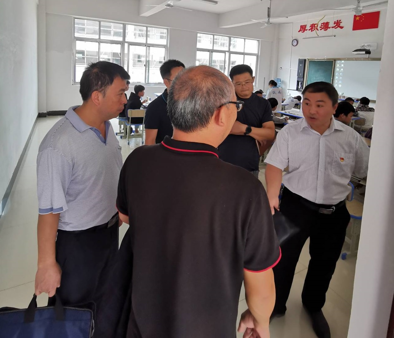 教育帮扶我先行 —bv伟德国际1946调研铜仁市第...