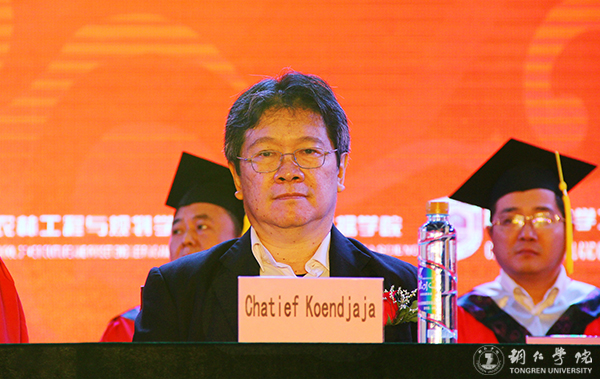 伟德官网隆重举行2017届学生毕业典礼暨学位授予仪式