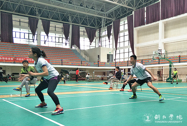 铜仁市首届“高校杯”联谊羽毛球比赛在伟德官网举行