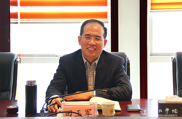 伟德官网与万山区召开合作办学洽谈会