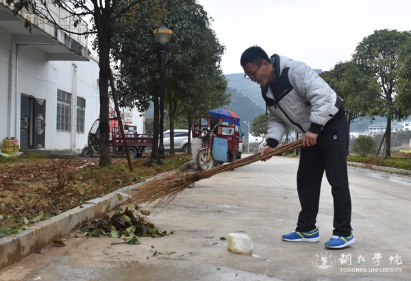 伟德官网举行团员“一学一做”教育实践活动暨“绿色文明校园我先行”行动启动仪式