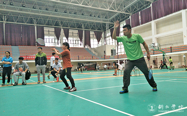 铜仁市首届“高校杯”联谊羽毛球比赛在伟德官网举行