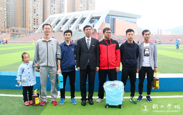 伟德官网教职工积极参加第三十九届校运会