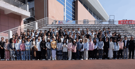 伟德官网阳光心理服务队举...