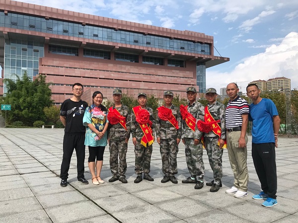 大健康学院2020年光荣入伍学子合影
