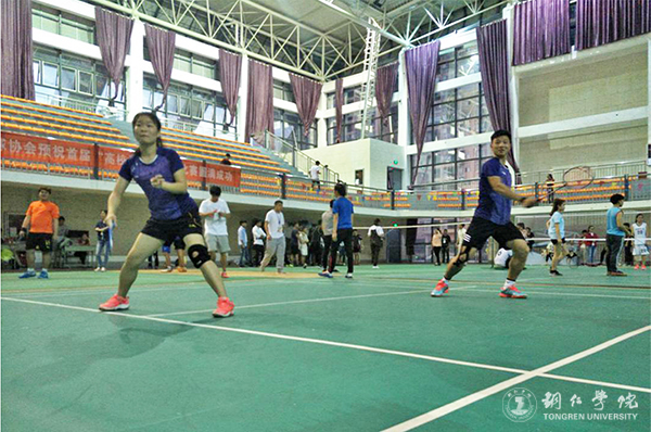 铜仁市首届“高校杯”联谊羽毛球比赛在伟德官网举行