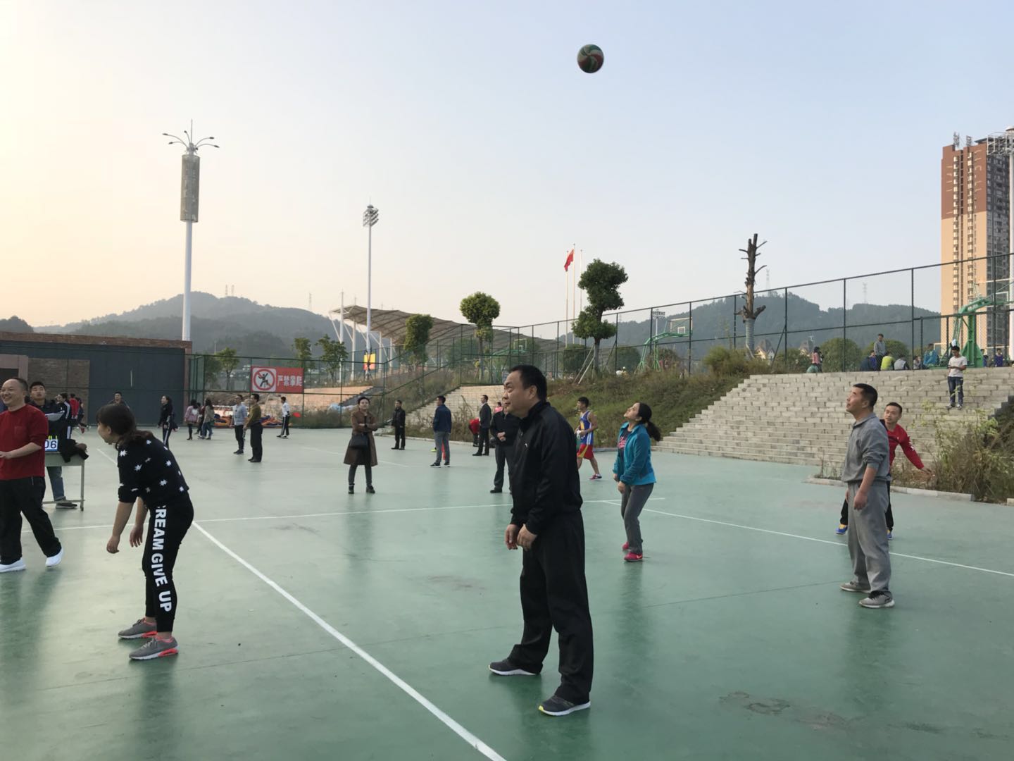 我处职工参加工会组排球比赛