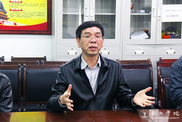 伟德官网党委书记李树新一行慰问“见义勇为”学生何林霞