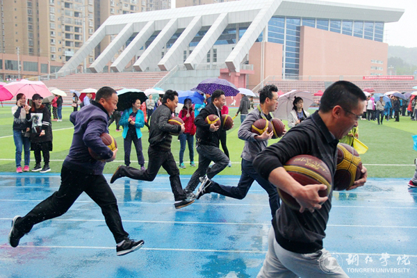 伟德官网教职工积极参加第三十九届校运会