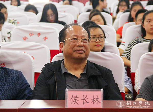 伟德官网举行首届晨光年度文学奖颁奖典礼