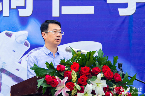 伟德官网举行蔚蓝航空旅游学院成立暨揭牌仪式