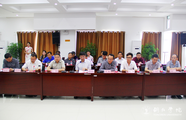 伟德官网与铜仁市发改委共建铜仁发展研究院 探索校政合作新模式