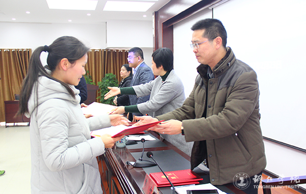 伟德官网八位专家即将赴各区县开展大数据产业智力帮扶工作