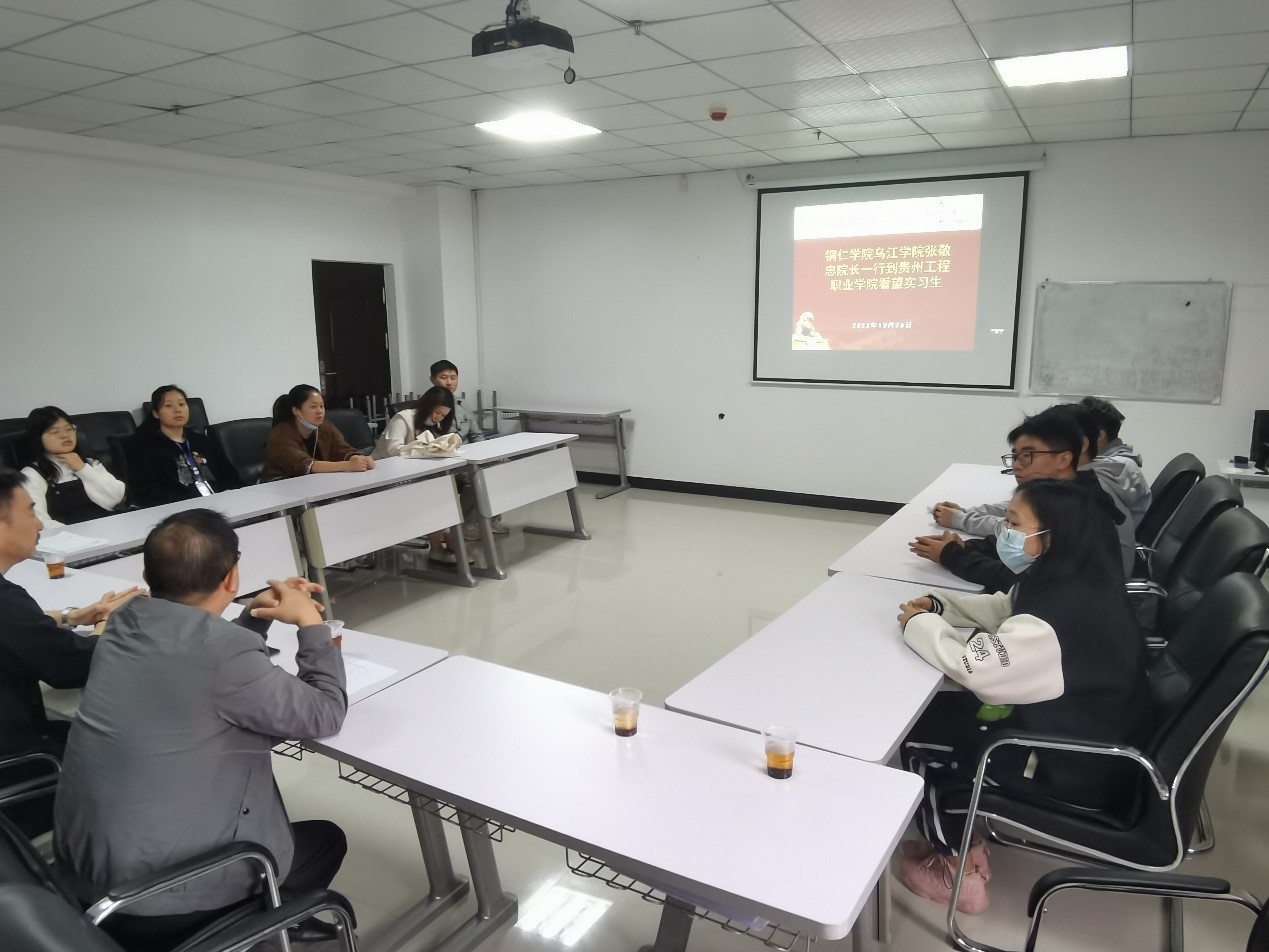 bv伟德国际1946乌江学院张敬忠院长一行到各学校看望实习生