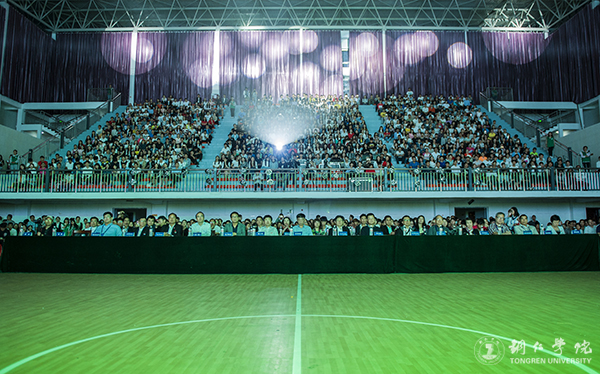 伟德官网隆重举行“青春印记•我的2017”毕业晚会