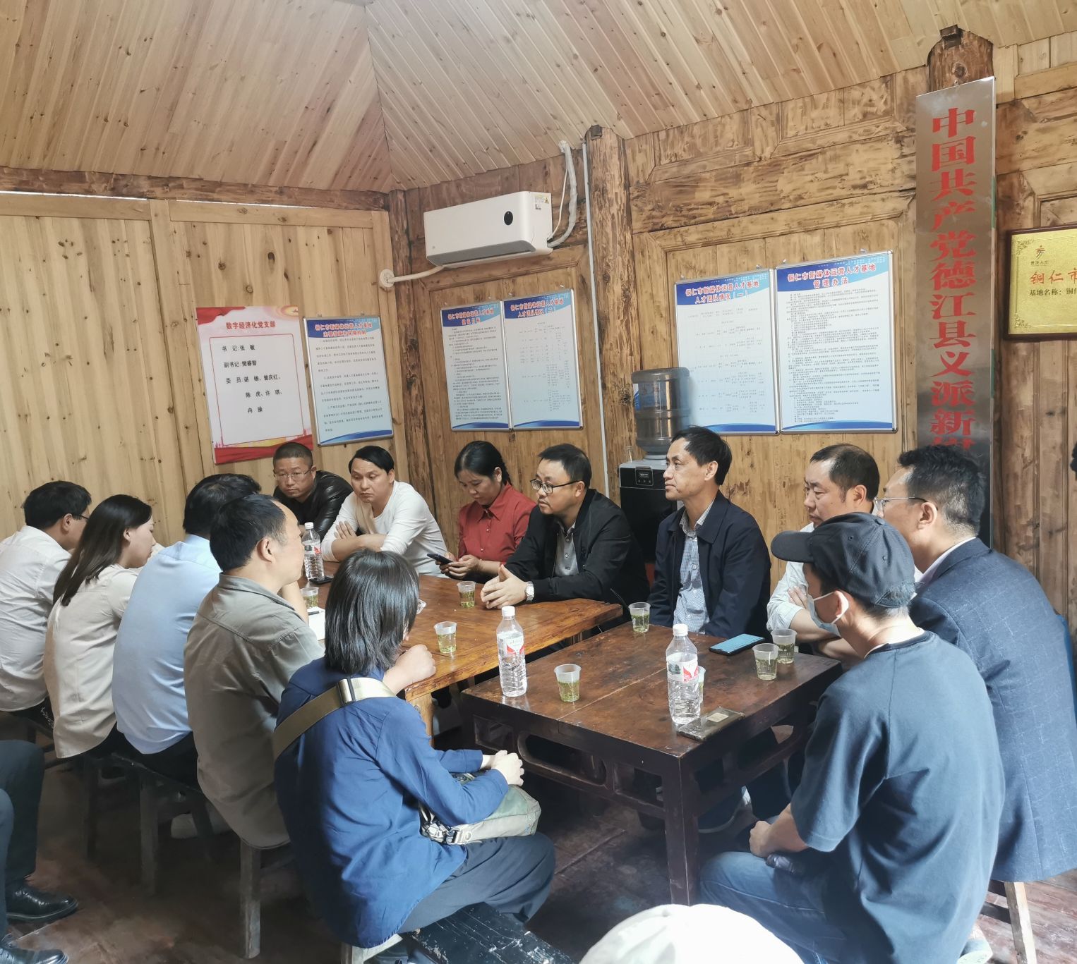 bv伟德国际1946艺术学院、乌江学院联同到德江县共和镇焕河村开展居民建筑文化调研活动