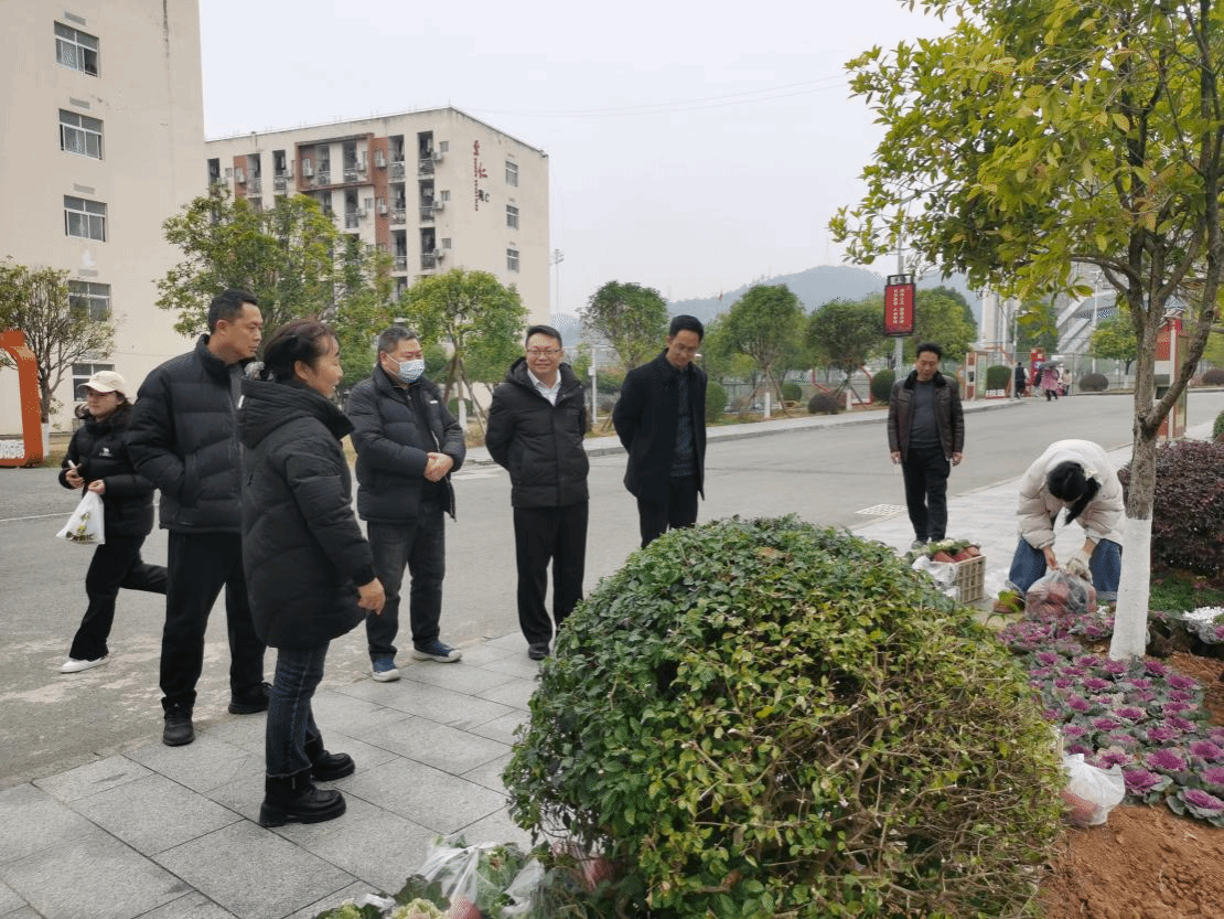 余乐正副校长带队开展食品安全和校园环境卫生大检查