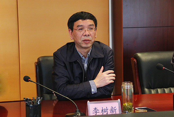 伟德官网与万山区召开合作办学洽谈会