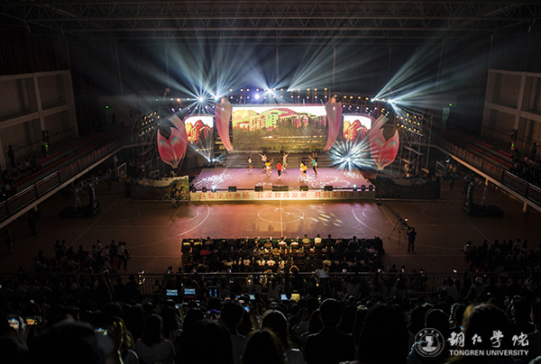 伟德官网隆重举行“青春印记•我的2017”毕业晚会